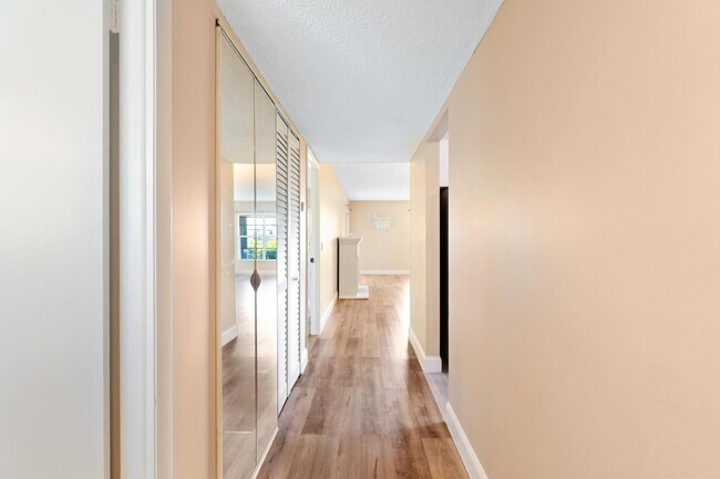 Foto del edificio - 12015 Greenway Cir S