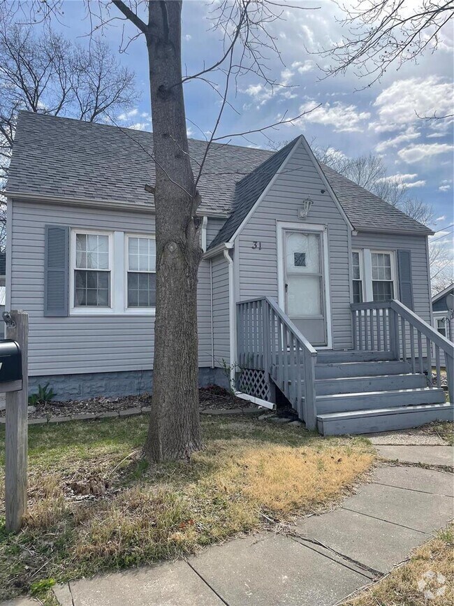 West Cottage Hills Little Farms Apartments for Rent with Parking