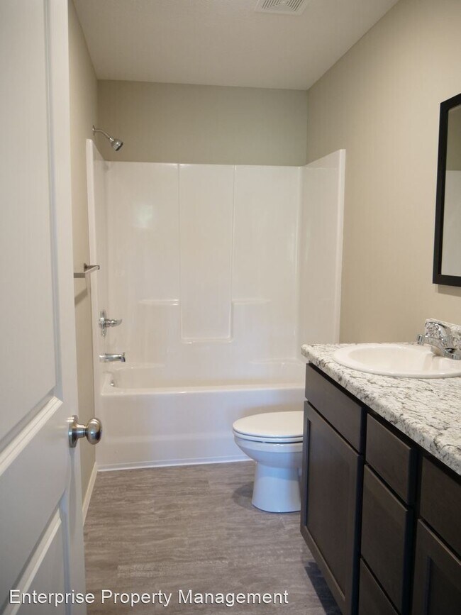 Foto del edificio - 4 br, 2 bath House - 144 Silver Maples Dr