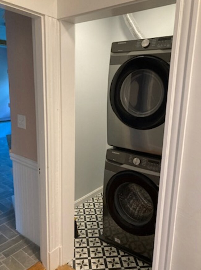 Building Photo - Brighton 3 Bed 2 Bath - September 1st
