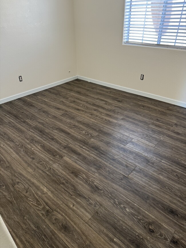 Building Photo - 2117 Clearwater Dr