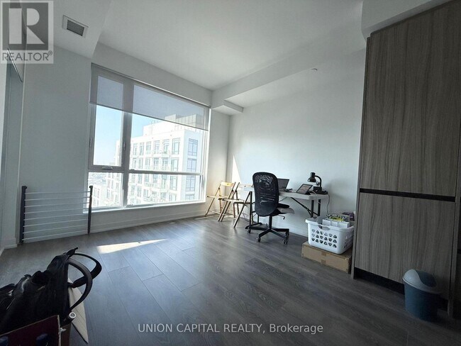 Building Photo - 7950 Bathurst St