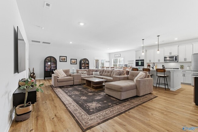 Building Photo - 148 Flintridge Dr