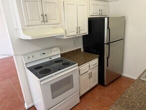 Building Photo - 401 SW 13th Pl