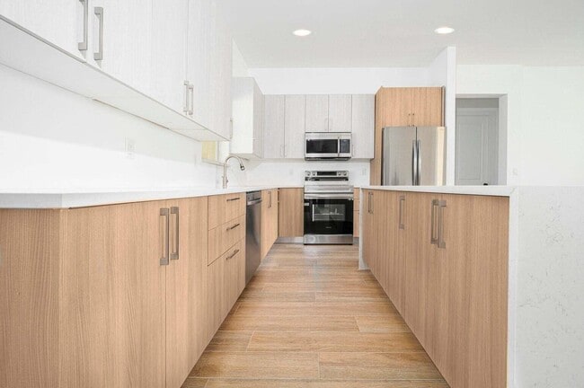 Building Photo - 15101 Brainbridge Cir