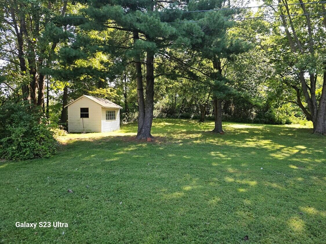 Building Photo - 4066 Pine Dr