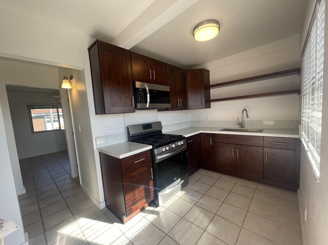 Primary Photo - 3155 Kemper St