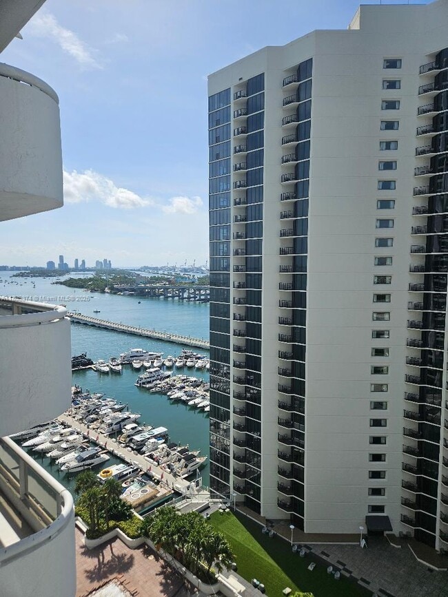 Building Photo - 1717 N Bayshore Dr