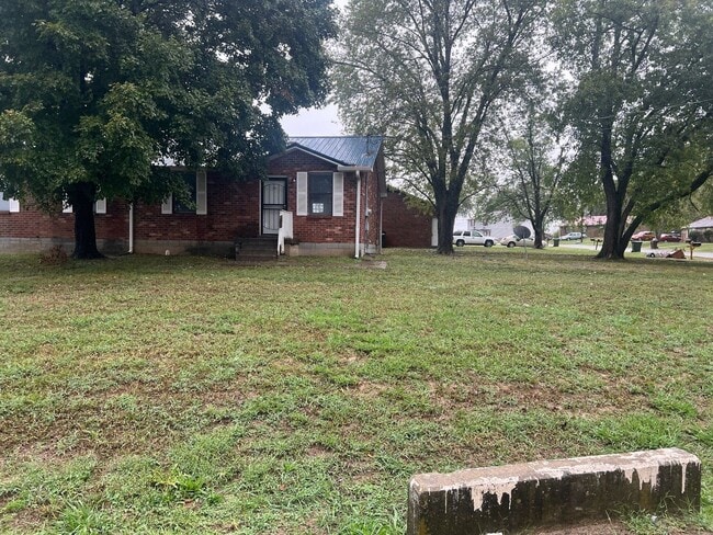 Building Photo - 2 Bedroom, 1 bath, 1 Story Duplex