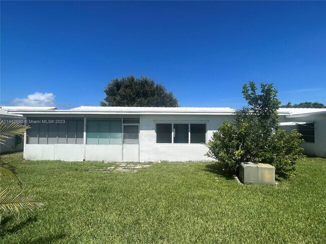Building Photo - 1705 SW 16th St