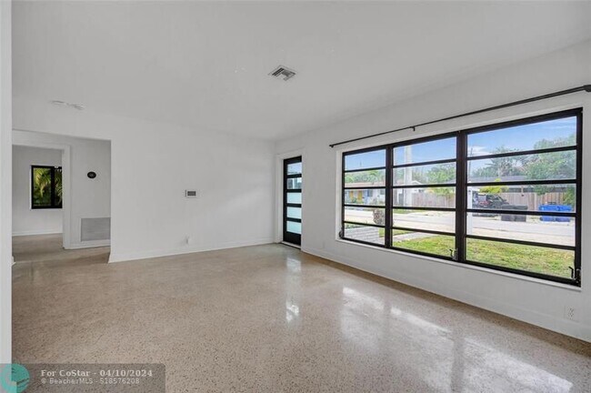 Foto del edificio - 1007 NE 12th St