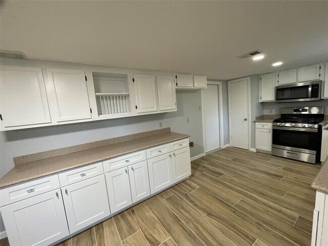 Foto del edificio - 8306 Hanbridge Ln