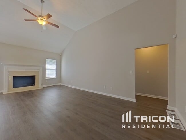 Building Photo - 6821 Hickory Hollow Dr