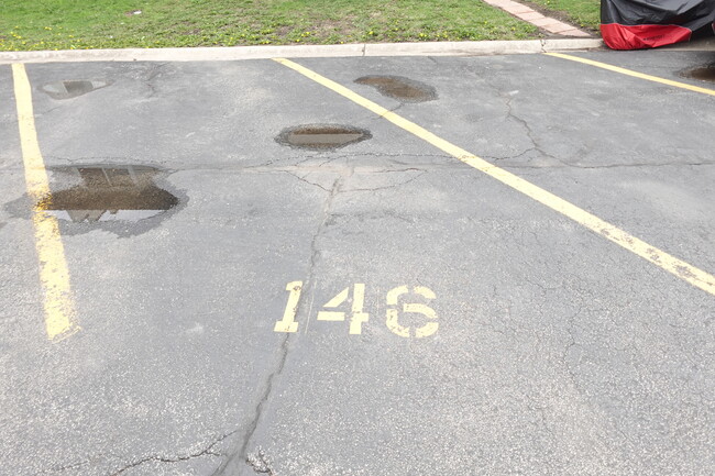 Foto del edificio - 870 E Old Willow Rd