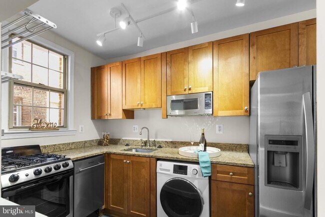 Building Photo - 1441 Euclid St NW