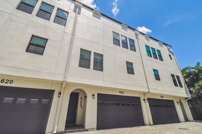 Foto del edificio - 622 S Matanzas Ave