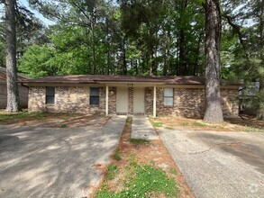 Building Photo - 218 Bellevue Cir