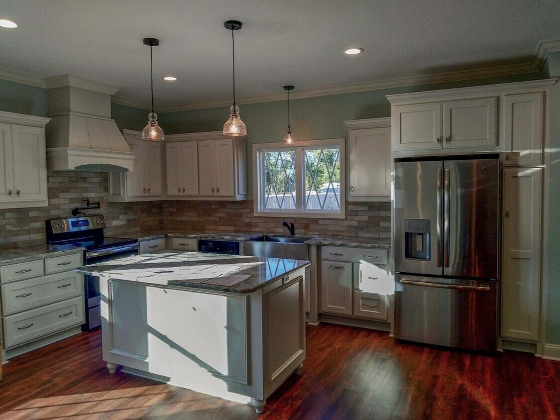 Building Photo - Luxurious Rental Home Minutes from Moody A...