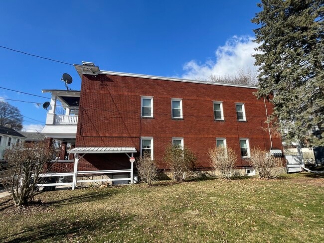 Building Photo - 417 13th St