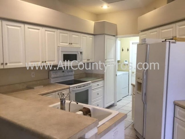 Building Photo - 615 Oak River Ct