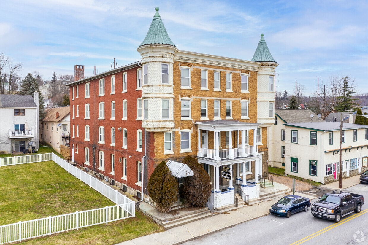 415 W 1st Ave, Parkesburg, PA 19365 Apartments in Parkesburg, PA