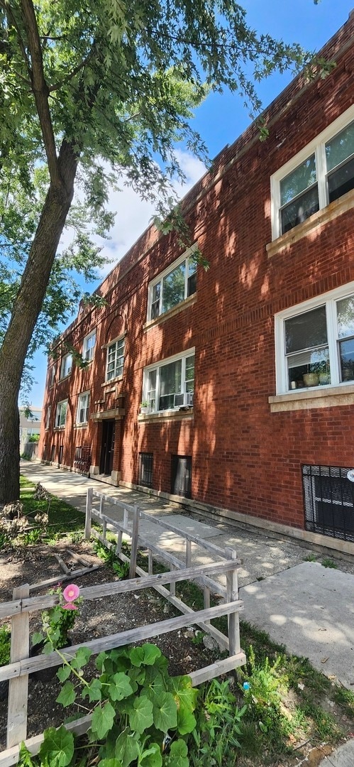 Building Photo - 4252 W Henderson St