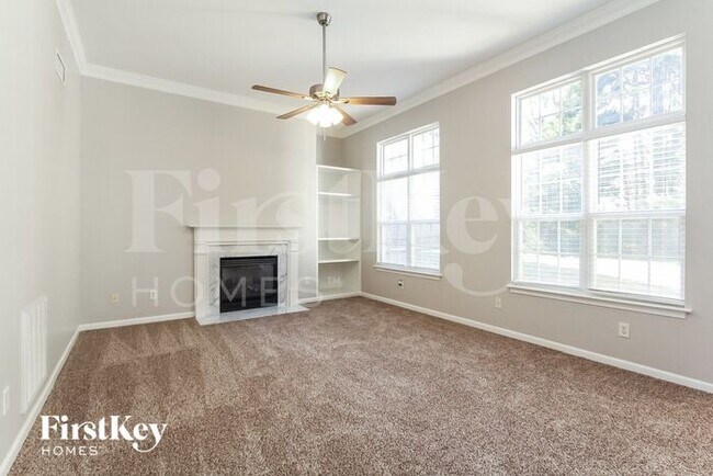 Foto del edificio - 6015 Forest Pond Drive