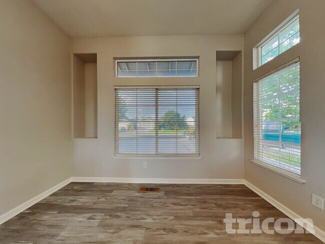 Foto del edificio - 9570 Long River Dr