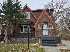 Building Photo - 9379 Manor