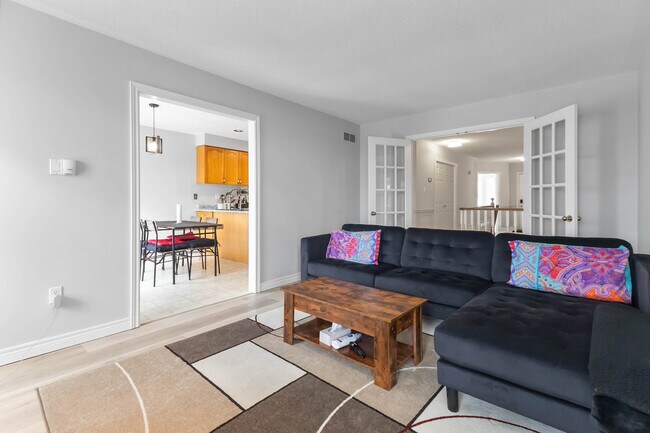 Building Photo - PERFECT FOR SENIORS - Quiet Controlled Neighbourhood with Lots of space.