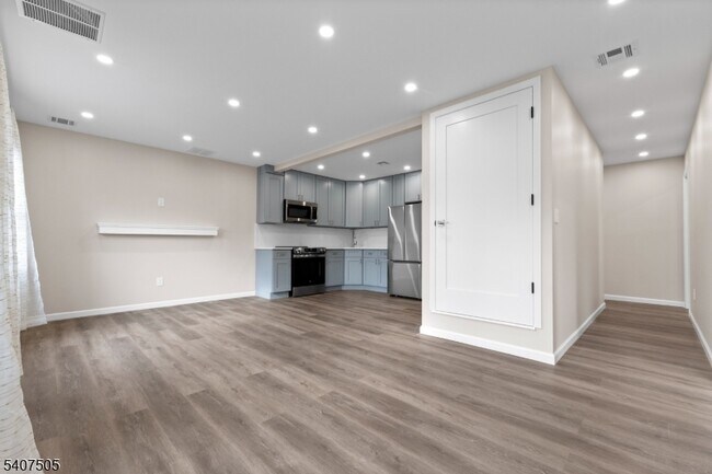 Foto del edificio - 80 E Emerson Ave