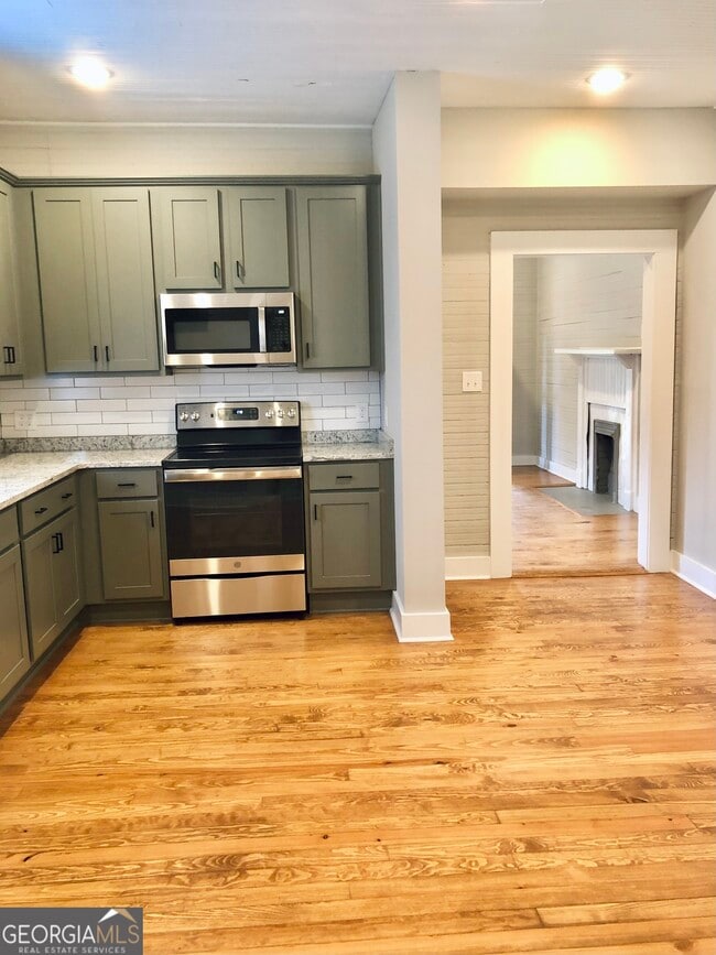 Building Photo - 702 Radford St