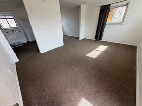 Building Photo - 323 Covert Ln