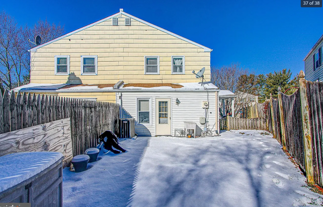 Building Photo - 29 Pennington Ln