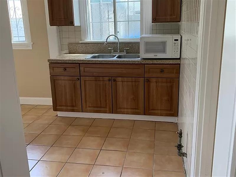 Primary Photo - 1/2 6th Home