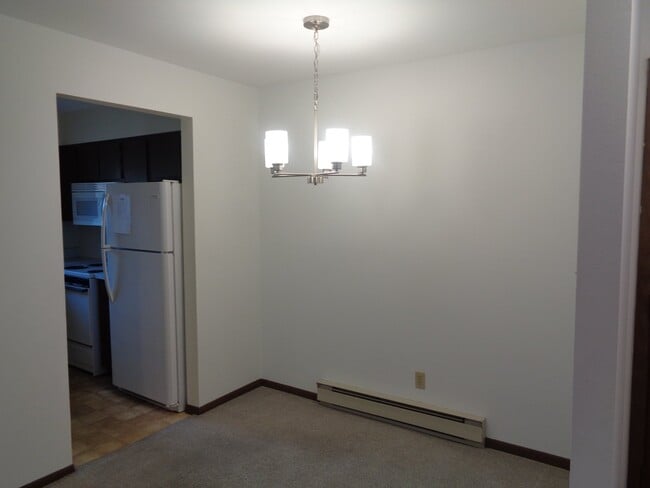 Building Photo - 126 Twin Oaks Dr