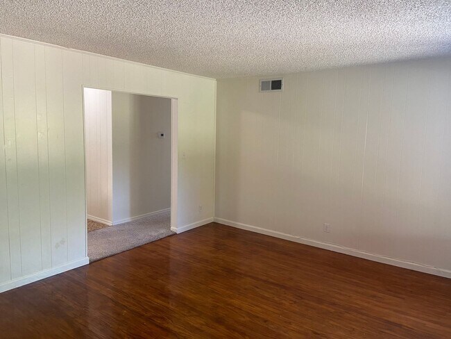 Foto del edificio - Single Story 3 bdrm 2 bath