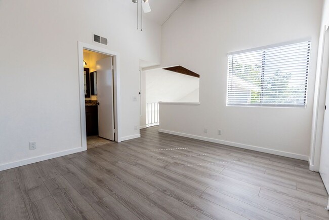 Building Photo - 47 Clover Ln