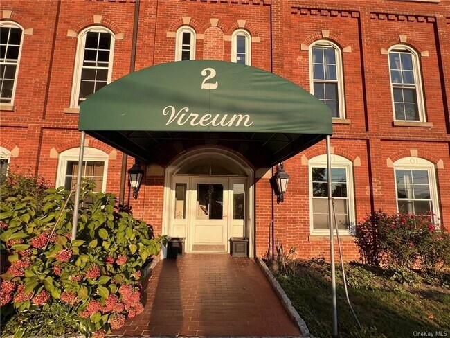 Foto del edificio - 2 N Water St