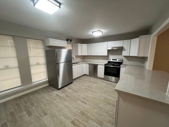 Foto del edificio - 1110 Falcon Dr