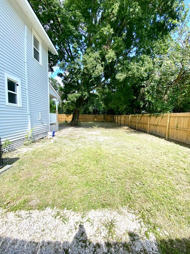 Building Photo - 1207 Evergreen Ave