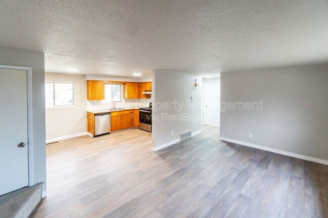 Foto del edificio - 11904 E 10th Ave