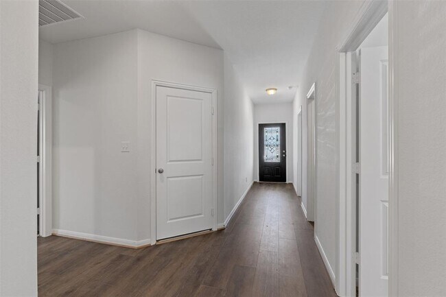 Foto del edificio - 252 Crystal Brook Dr