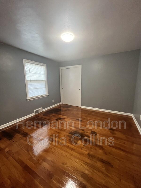 Building Photo - 8708 Granada Pl