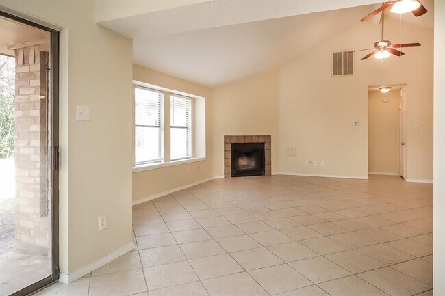Building Photo - 15706 Wildwood Lake Dr