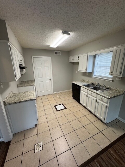 Foto del edificio - 5538 Oak Branch Cir N