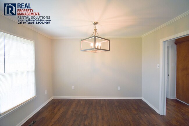 Building Photo - Huge 4 bedroom home with mother-in-law sui...