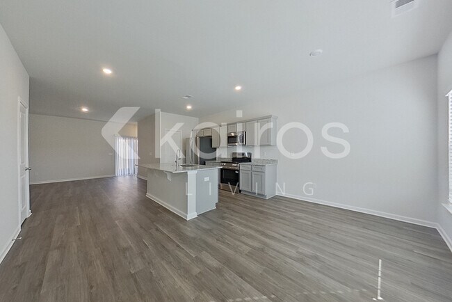Building Photo - 2129 Banyon Cir