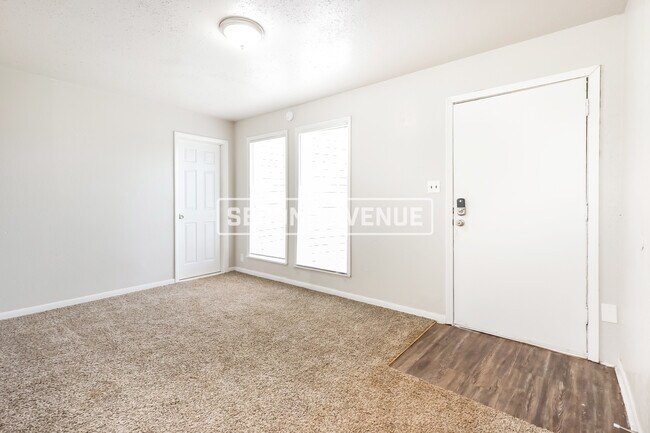 Foto del edificio - 3701 Woodside DR