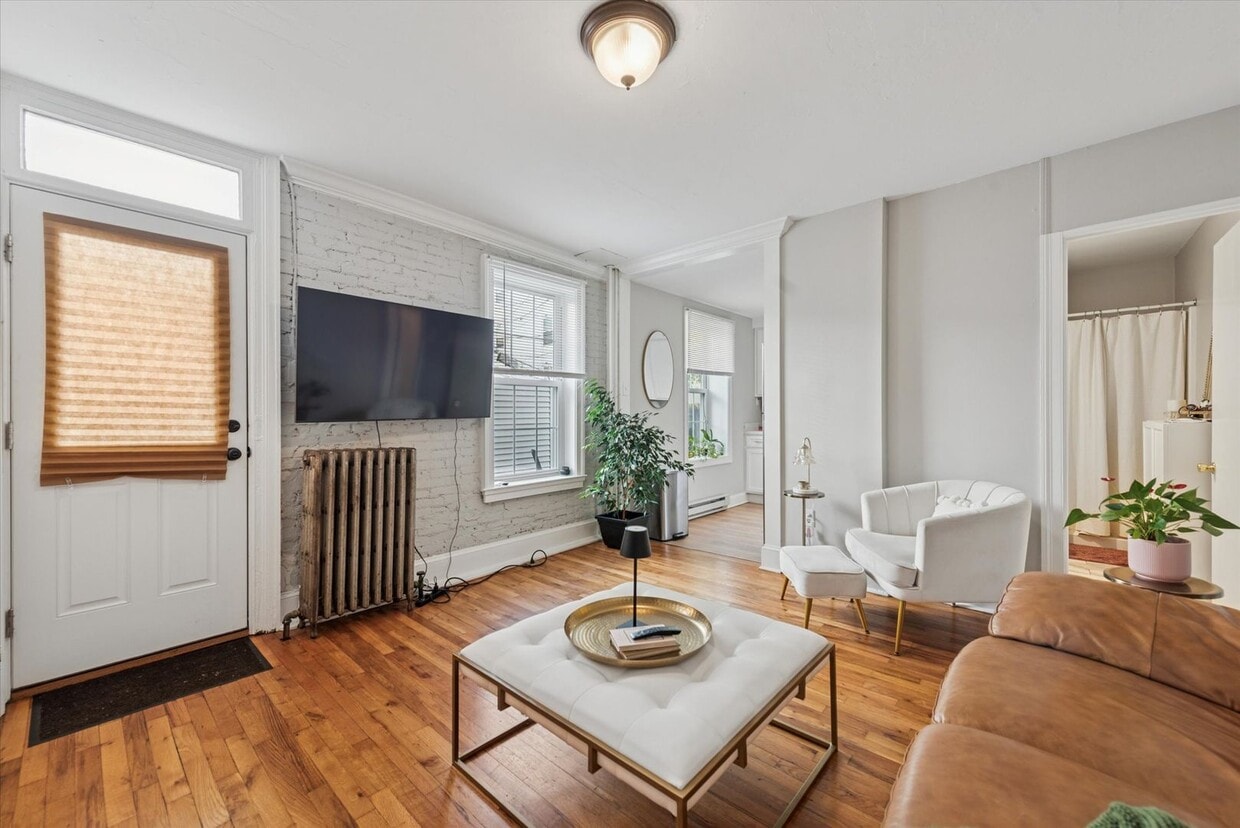 Primary Photo - Stylish 2BR Apartment in the Heart of West...